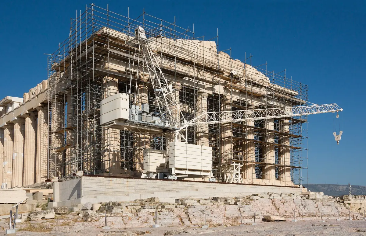 Restoration work with a crane at the Parthenon